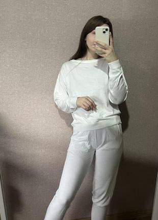 Костюм спортивный на весну