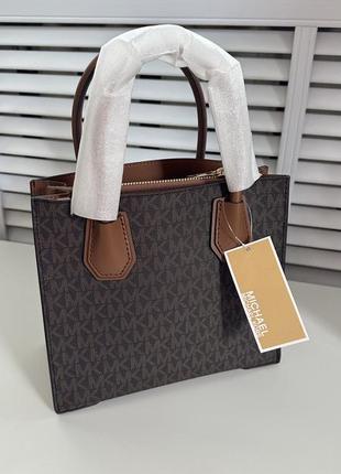 Коричнева сумка mercer medium brown logo michael kors4 фото