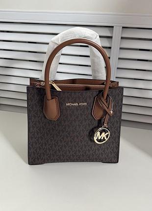 Коричнева сумка mercer medium brown logo michael kors