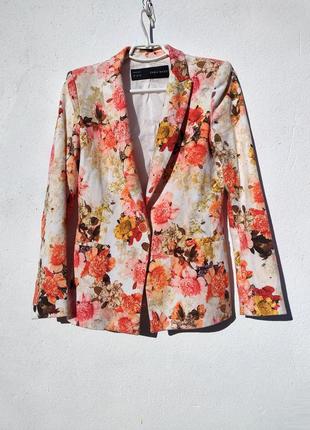 Очень красивый стильный яркий пиджак с плечиками zara коттон3 фото