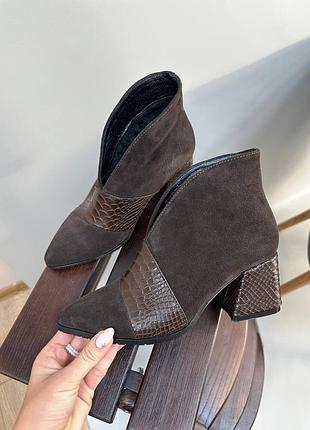 Ботильйони замшеві коричневі на підборах 6см , с гострим носком , демісезоні, зимові