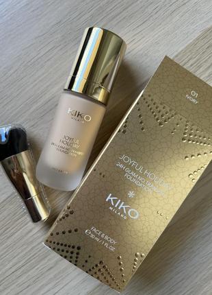 Тональна основа крем зволожуюча та пензлик до неї kiko milano joyful holiday