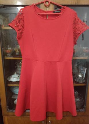 Красное платье "drothy perkins"