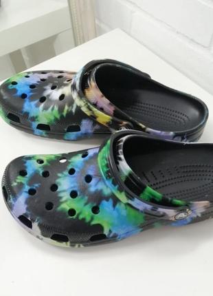 Кроксы клоги сабо оригинал crocs classic tie dye graphic clog
multi black/black2 фото