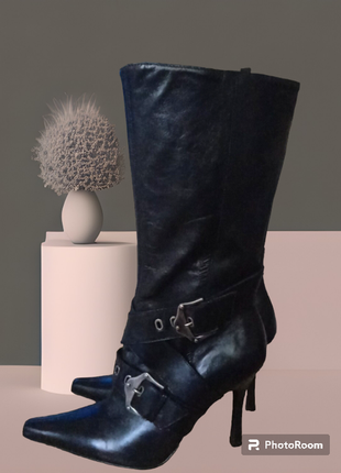 Женские стильные кожаные сапоги демисезон ботинки на каблуках черного цвета новые