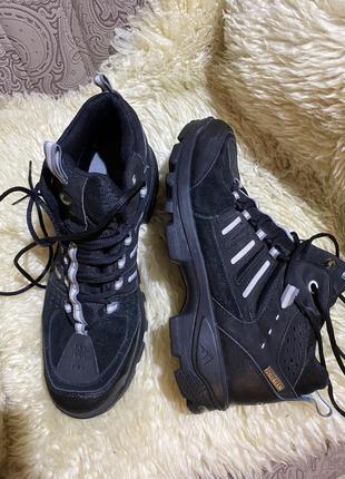 Чёрные тёплые кроссовки термо 40,5-41 р adidas