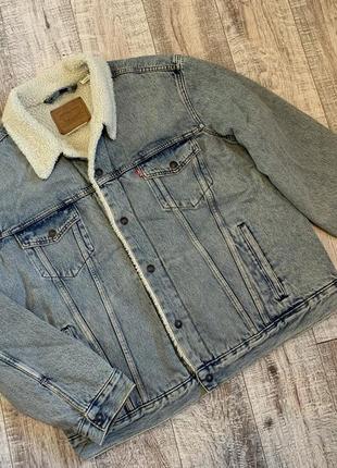 Джинсовая куртка шерпа levis