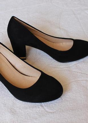 Черные туфли 37 размера на устойчивом каблуке4 фото