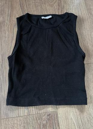 Базовый черный топ