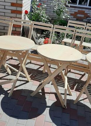 Круглий дерев'яний стіл, для кафе