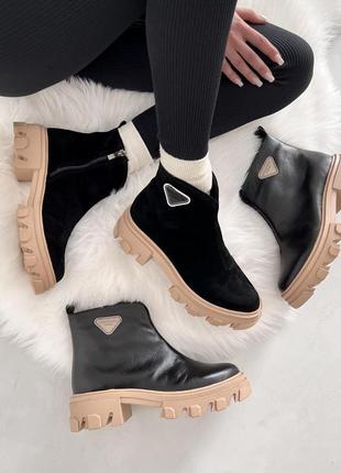 Жіночі зимові черевики  на тракторній бежевій підошві2 фото