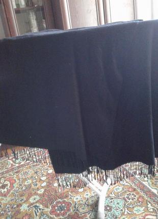 Натуральний однотонний палантин шарф шаль чорного кольору з бахромою.4 фото