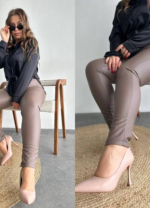 Матовые женские кожаные брюки лосины на флисе8 фото