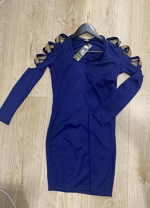 Мини платье с оригинальными рукавами.