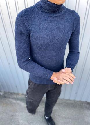 Шерстяний світер на манжетах