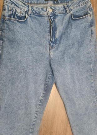 Отбеленные джинсы мом4 фото