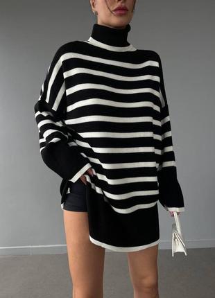 Джемпер, свитер-туника с горловиной в полоску удлиненная бело-черная и черно-белая