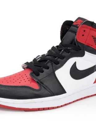 Високі білим і червоним кросівки nike air jordan 1. топ якість! 40. розміри в наявності: 40, 41, 43, 44, 45.