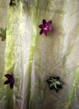 Тюль зеленого цвета, полу прозрачная, вышитые цветы6 фото