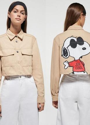 Бежевая укороченная хлопковая куртка размер s bershka peanuts snoopy1 фото