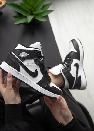 Жіночі кросівки nike air jordan retro 1 high black white 2 зима знижка sale / smb1 фото