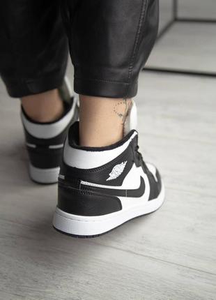 Жіночі кросівки nike air jordan retro 1 high black white 2 зима знижка sale / smb9 фото