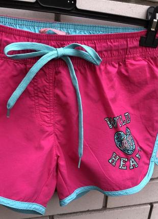 Яркие розовые спортивные шорты7 фото