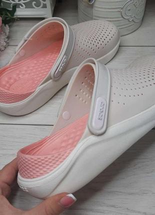 Крокси жіночі пудрові лайт райд lite ride сабо кроксы crocs literide™ clog pink/white2 фото