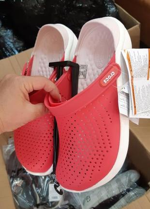 Кроксы женские оригинальные crocs lite ride лайт райд сабо кроксы crocs literide™ clog poppy / white2 фото