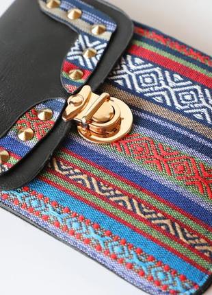 Красивая маленькая сумочка кросс-боди с орнаментом в этно стиле