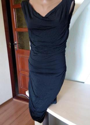 Шикарне чорне плаття по фігурі3 фото