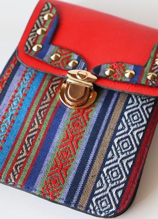 Красивая маленькая сумочка кросс-боди с орнаментом в этно стиле