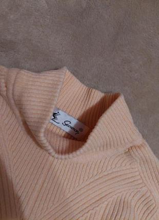 Персиковый свитер гольф в рубчик нюд водолазка6 фото