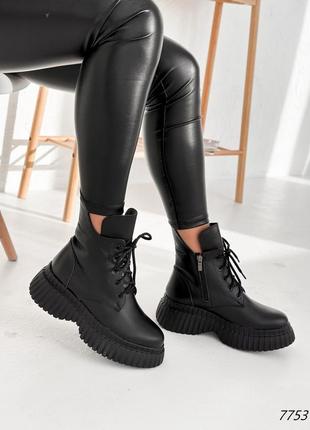 Чорні натуральні шкіряні зимові черевики на шнурках шнурівці товстій ребристій підошві шкіра зима5 фото