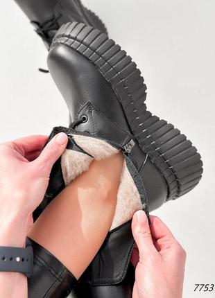 Чорні натуральні шкіряні зимові черевики на шнурках шнурівці товстій ребристій підошві шкіра зима4 фото