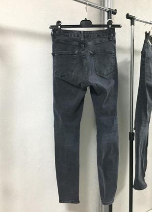Крутые джинсы скини с рваностями высокая посадка