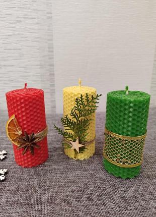 Набор новогодних свечей ручной работы из вощины с декором2 фото