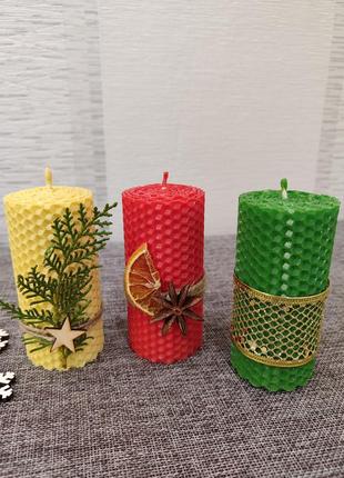 Набор новогодних свечей ручной работы из вощины с декором3 фото