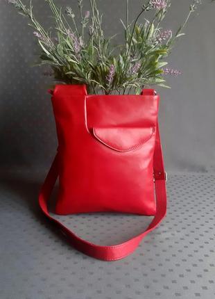 Кожаная красная красивая сумка фирмы taurus в новом состоянии