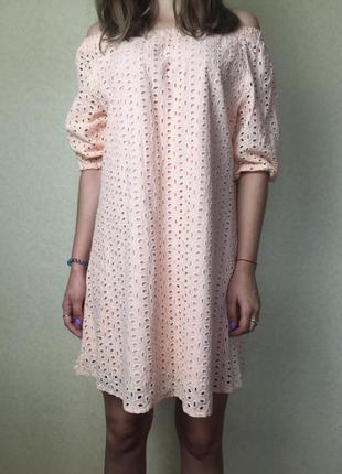 Нежное платье с рукавами фонариками и открытыми плечами3 фото