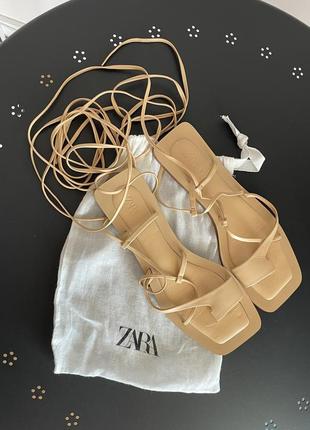 Босоніжки zara