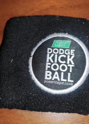 Спорт фірмовий напульсник махровий

dodge kick football.3 фото