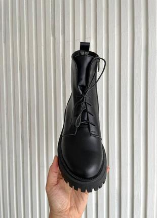Чорні зимові черевики з натуральної шкіри на шнурках, збоку замок3 фото