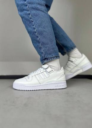 Женские кроссовки adidas forum white белого цвета