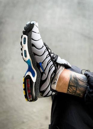 Чоловічі кросівки сірі nike air max plus schwarz grey blue4 фото