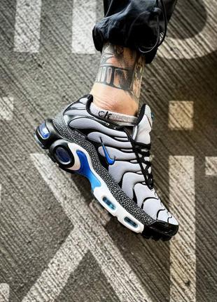 Чоловічі кросівки сірі nike air max plus schwarz grey blue7 фото