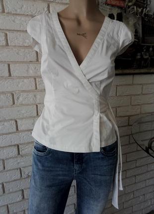 Актуальная белая блуза на запах
