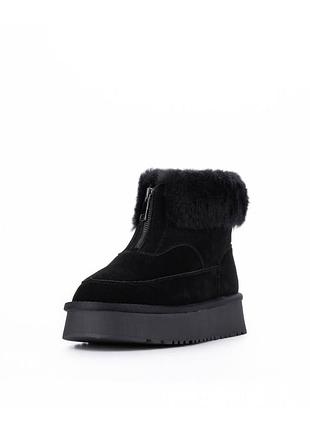 Чорні уги з замком спереду