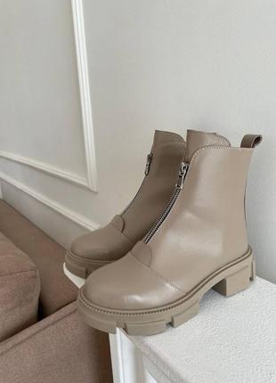 Бежеві зимові шкіряні черевики спереду замочок3 фото
