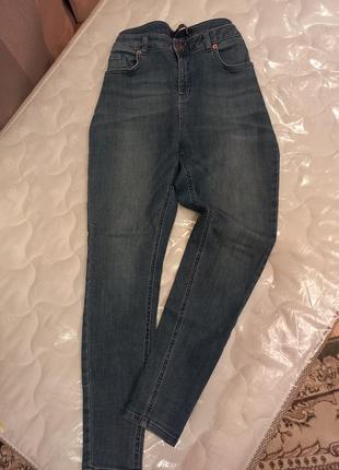 Зауженные стрейчевые джинсы1 фото